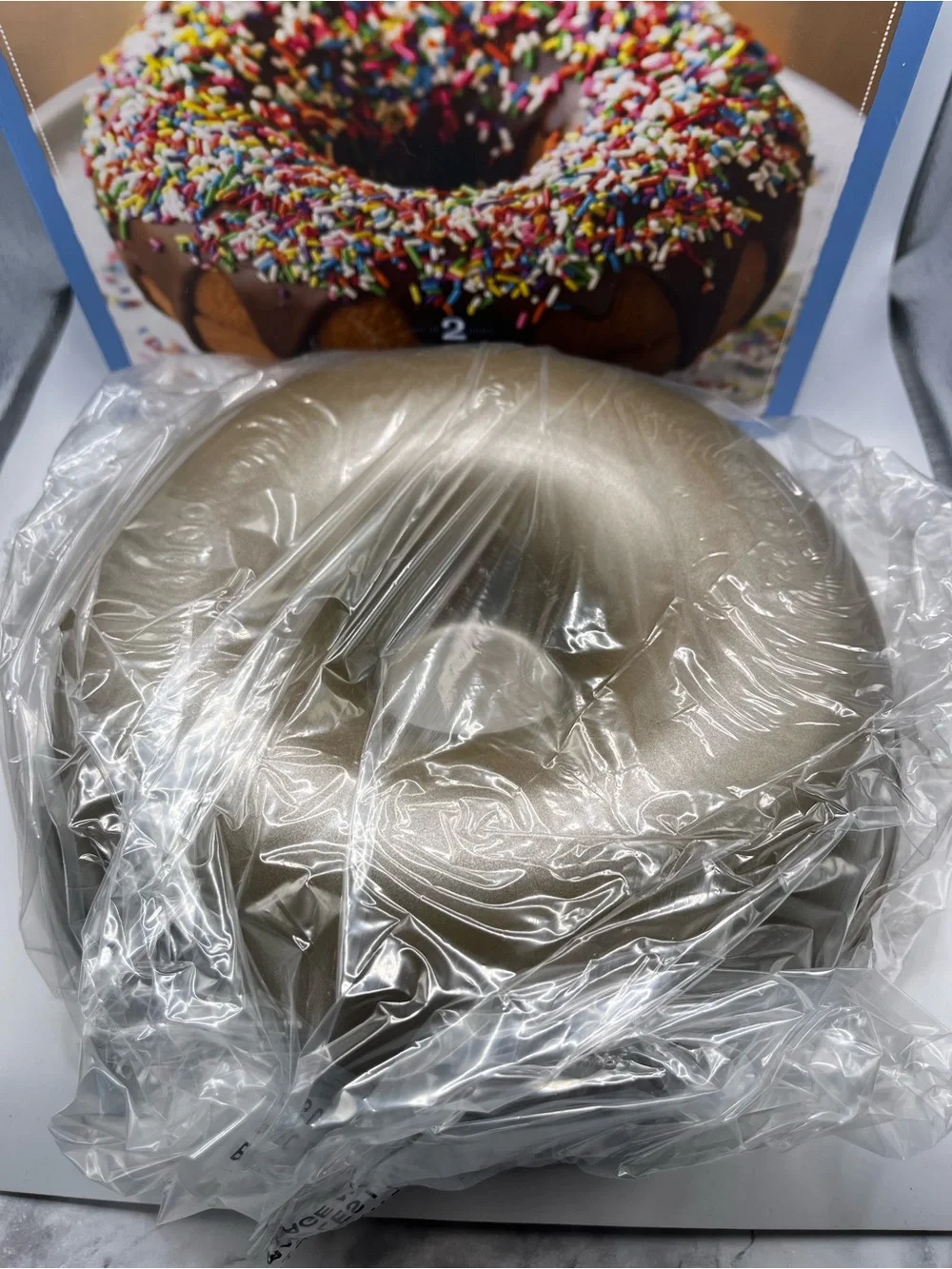 Williams Sonoma Giant Donut Cake Pan 8in 2009